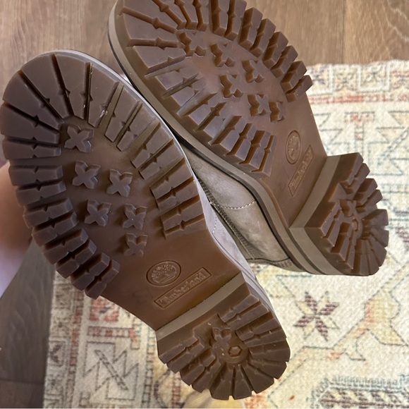 NWOT Timberland Women's Water Resistant Hiking Boot Taupe Size 6 - Picture 5 of 8